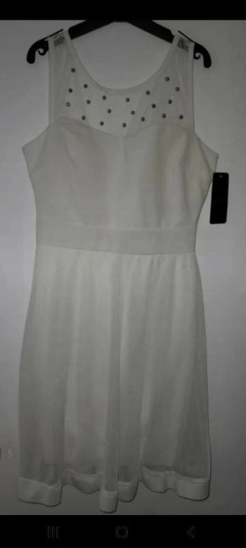 Robe neuve avec étiquette