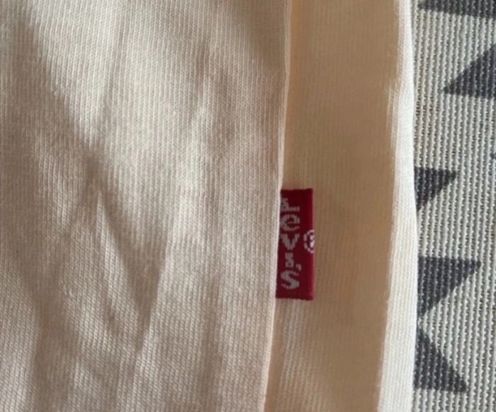 T-shirt de marque Levis, couleur abricot, taille XXs neuf Correspond plus à un XS - photo numéro 5