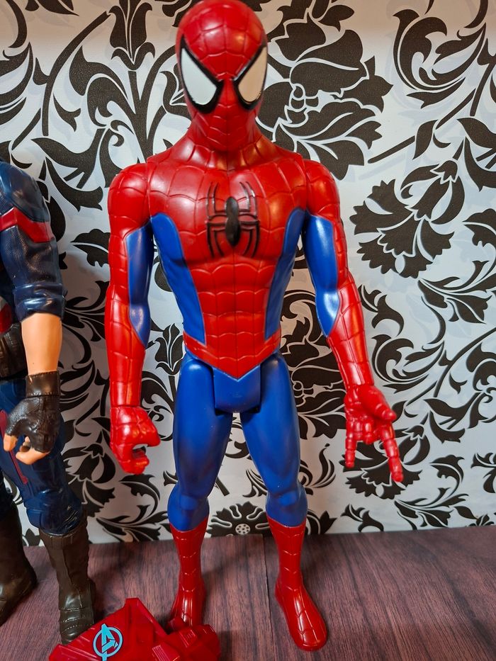 Lot de 2 figurines avengers titan hero series avec 1 boîtier captain america et spiderman 29 cm environ - photo numéro 4