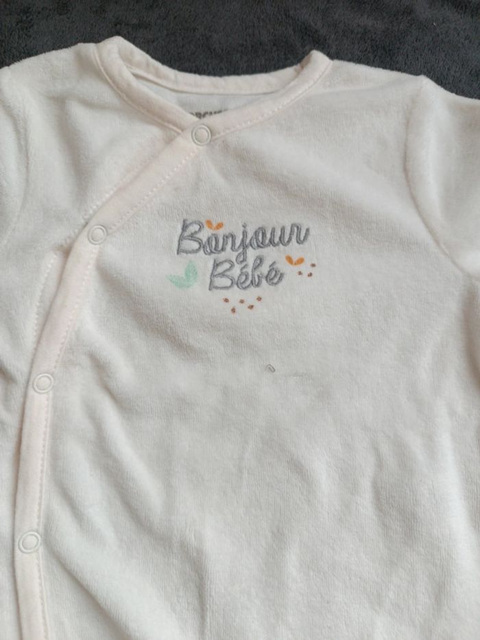 Ensemble pyjama et bodie et bavoir - photo numéro 7