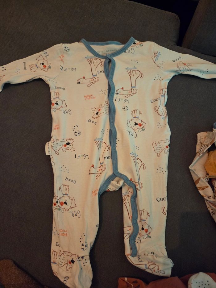 4 Pyjamas 6 mois - photo numéro 3