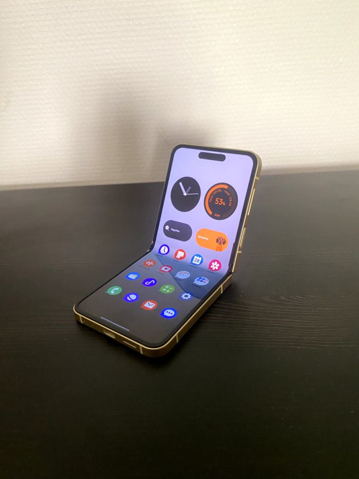 Samsung Galaxy Z Flip6 SM-F741B - 256 Go - jeaune (Déverrouillé) - photo numéro 3