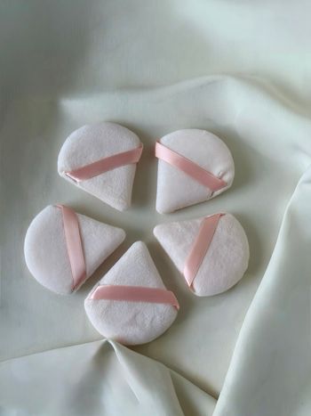 Lot de 5 houppettes velours roses ASOS - Powder Puff triangulaires & rondes - Neuf