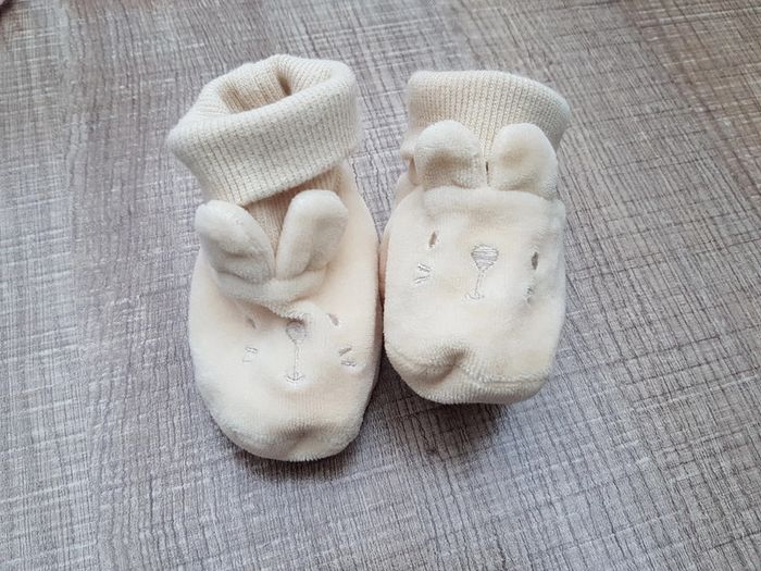 Lot chaussons velours naissance comme neufs - photo numéro 4