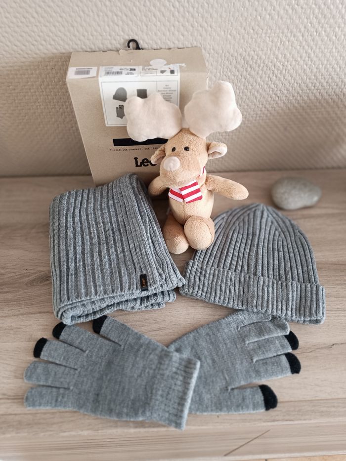 Coffret cadeau Lee écharpe bonnet et gants neuf avec étiquette - photo numéro 6