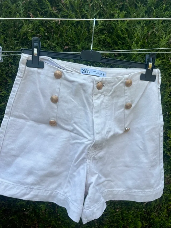 short crème beige à boutons doré zara - photo numéro 2