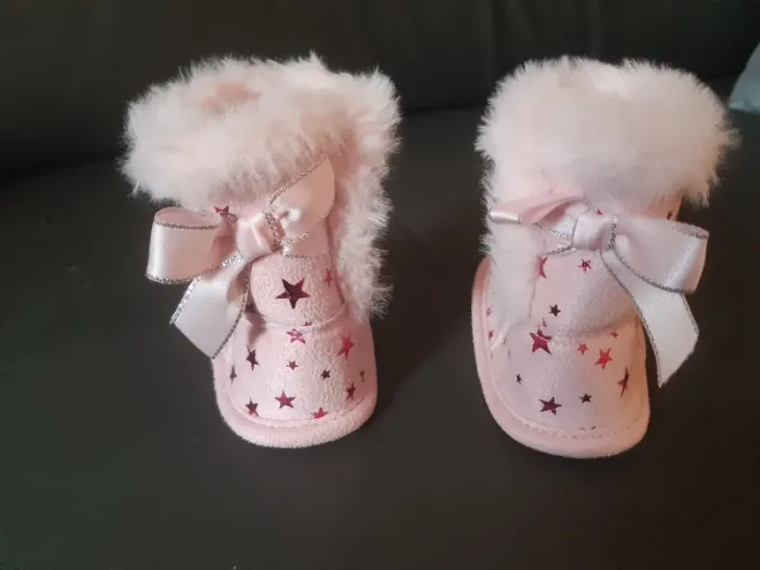 Chausson bottes bébé taille 20 - photo numéro 2