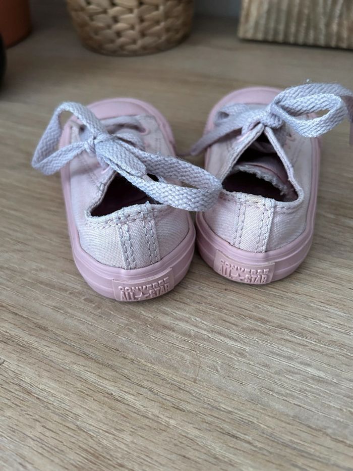 Fille 👧🏻 Converse full rose taille 20 - photo numéro 2