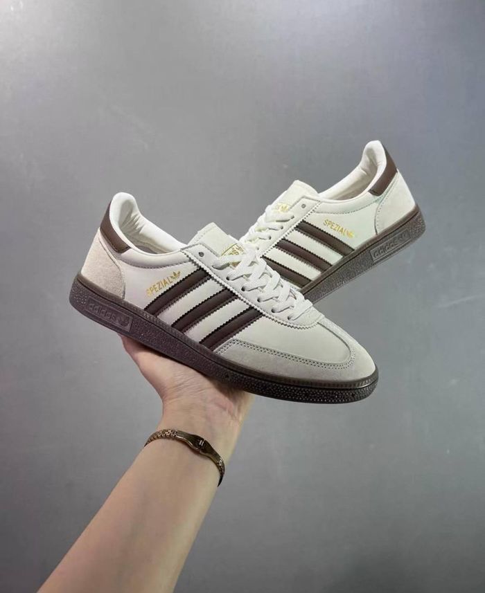 Baskets Adidas taille 41 - photo numéro 2