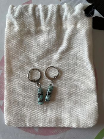 Boucles d’oreilles.