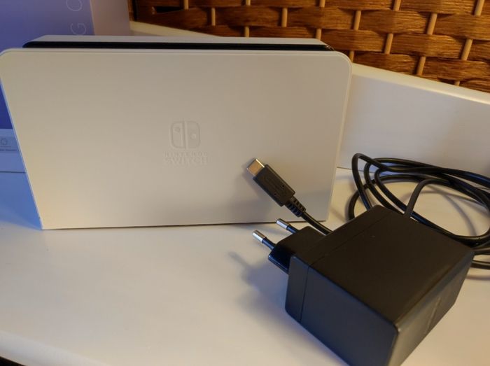 Console Nintendo Switch OLED Blanc 64Go + 2 Jeux + Sacoche + Carte Micro SD - photo numéro 2