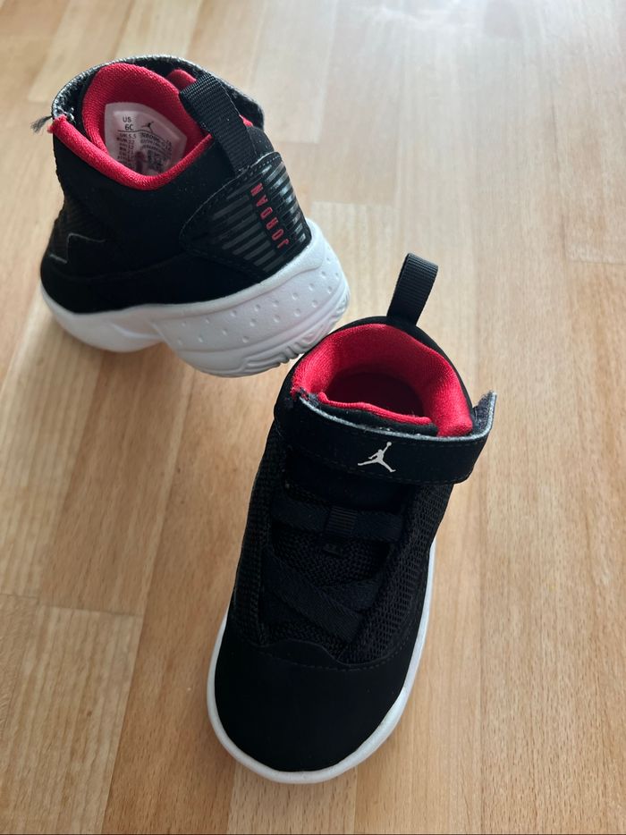 Basket Jordan Taille 22 - photo numéro 2