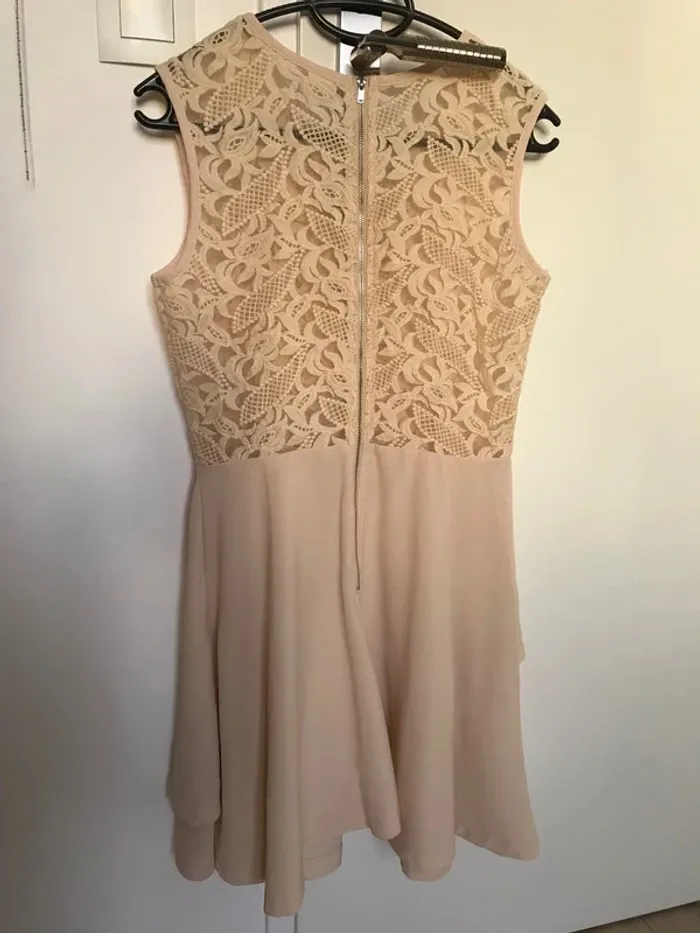 Robe Shein beige nude dentelle t.M comme neuve - photo numéro 4