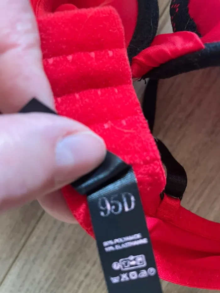 Lot 2 soutien-gorge, 95 D. Rouge et noir. - photo numéro 7
