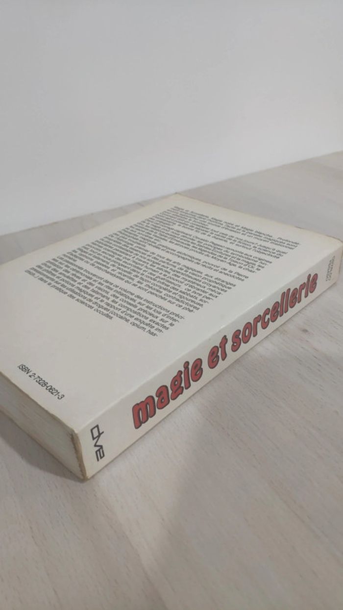 Livre Magie et sorcellerie Osvaldo Pegaso Éditions de Vecchi - photo numéro 3