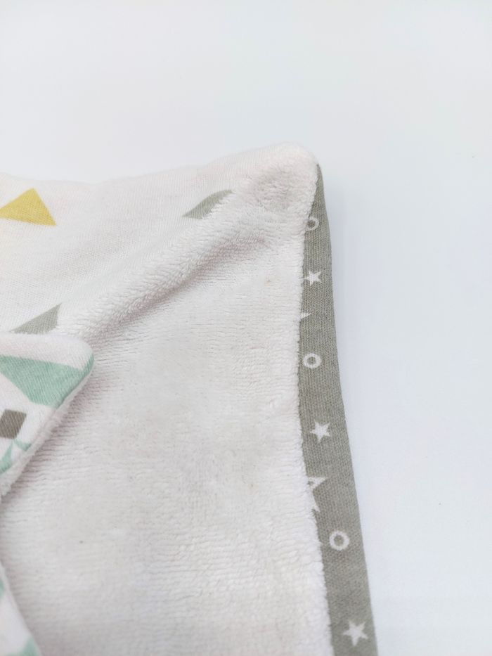 Doudou plat hibou chouette bébé 9 blanc gris vert étoiles bebe9 triangles - photo numéro 3