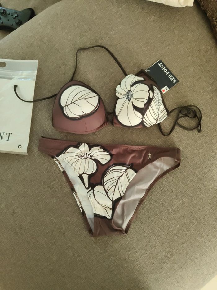 Maillot red point marron fleurs blanches