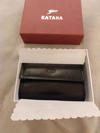 Magnifique porte-monnaie en cuir noir NEUF