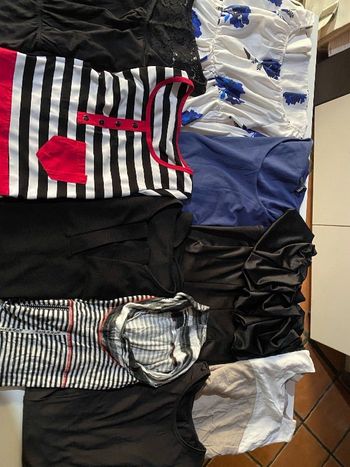 2€ robe  et tunique taille unique plusieurs marques ( Lo lots 18€)