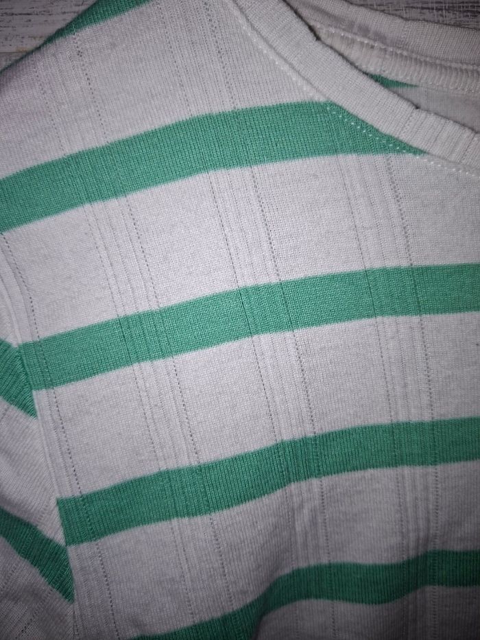 T-shirt rayé, vert et blanc - photo numéro 2