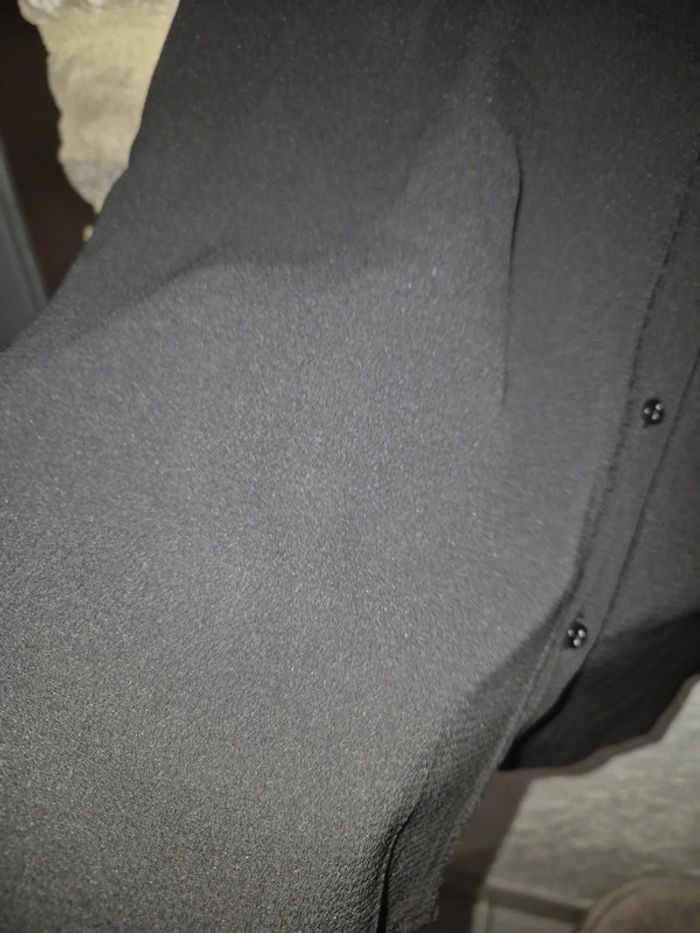 Jolie petite chemise col V noire avec jolis détails Inextenso taille 46 - photo numéro 4