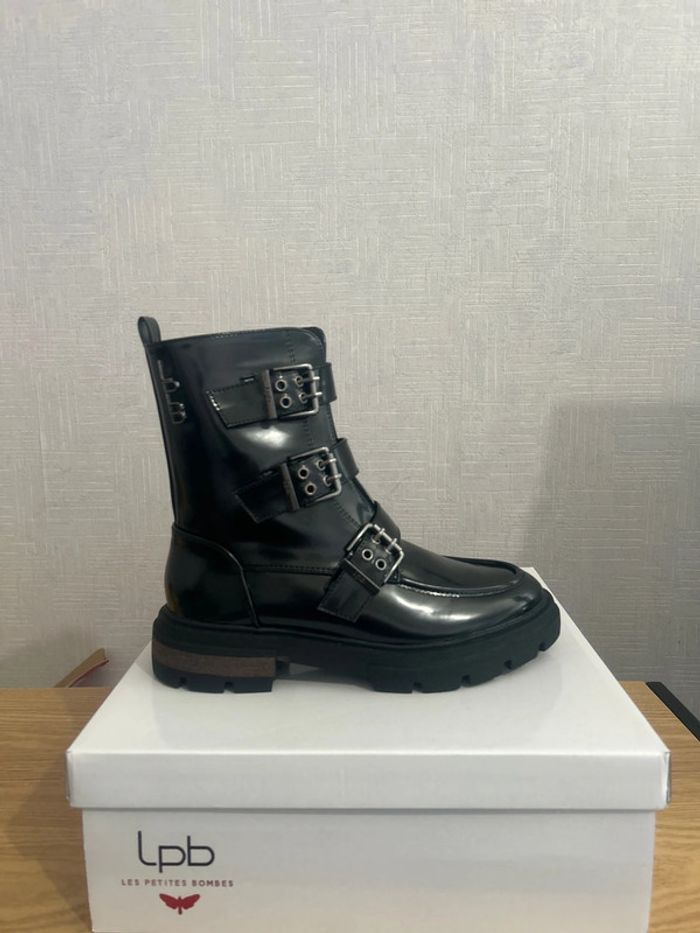Bottines Les petites bombes 💣 noires vernies 38