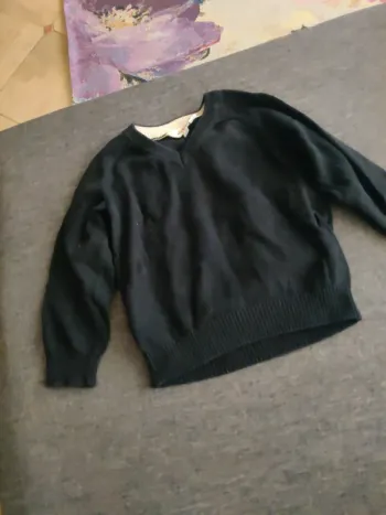 Pull noir col V