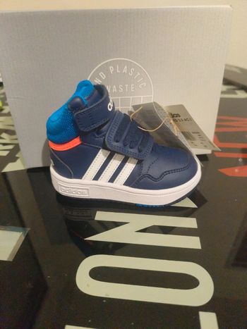 Baskets enfants a scratch