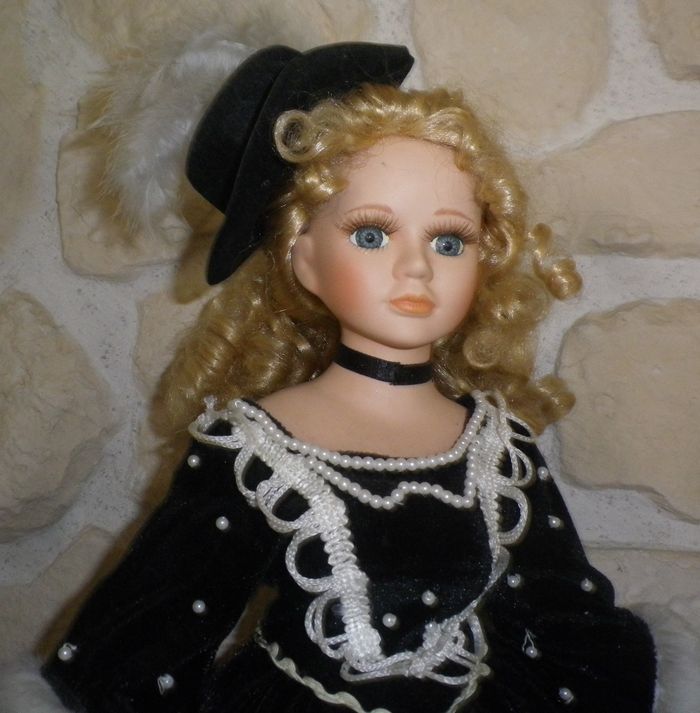 Poupée porcelaine Diane de Poitiers