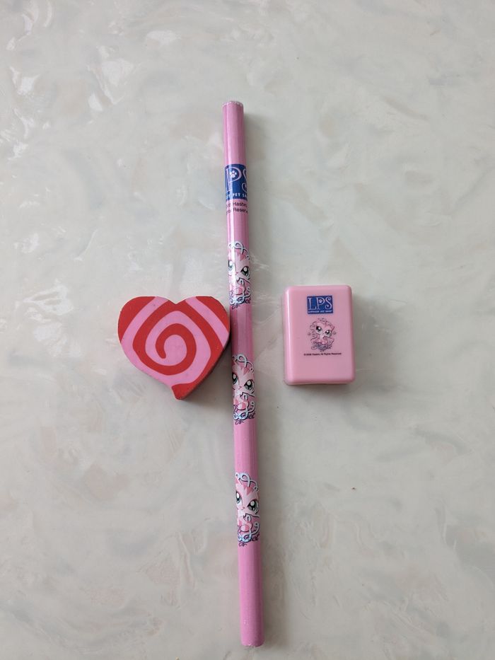 Lot crayon+taille -crayon + gomme littles PetShop - photo numéro 3