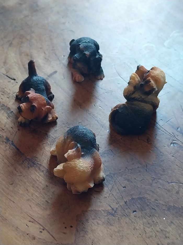 Lot de 4 chiens en résine vintage collection - photo numéro 4