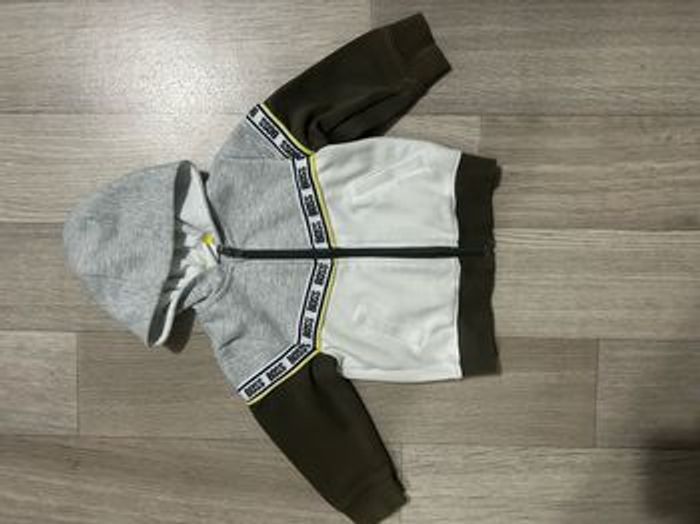 Sweat Hugo boss 18 mois