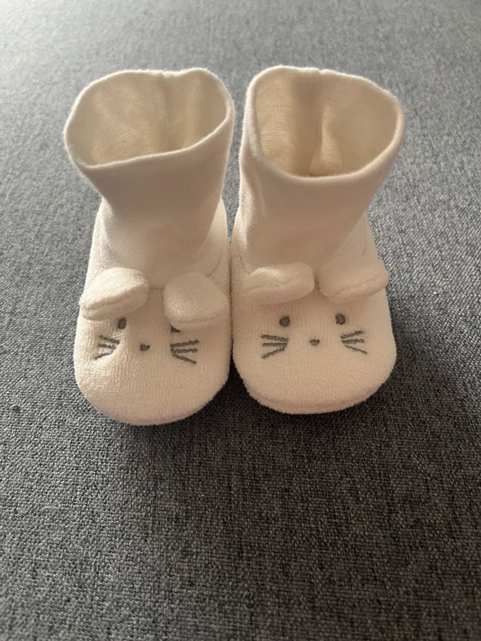 🍼 Chaussons bébé naissance – Blanc motif chat 🐱