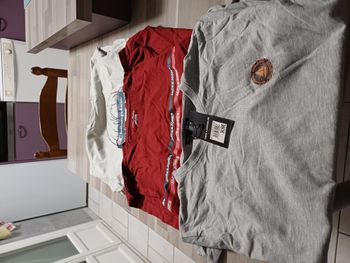 3 tee shirts dont 1 neuf pour hommes Taille M