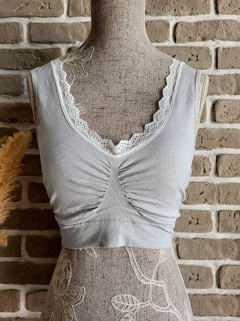 Brassière gris clair avec dentelle Damart