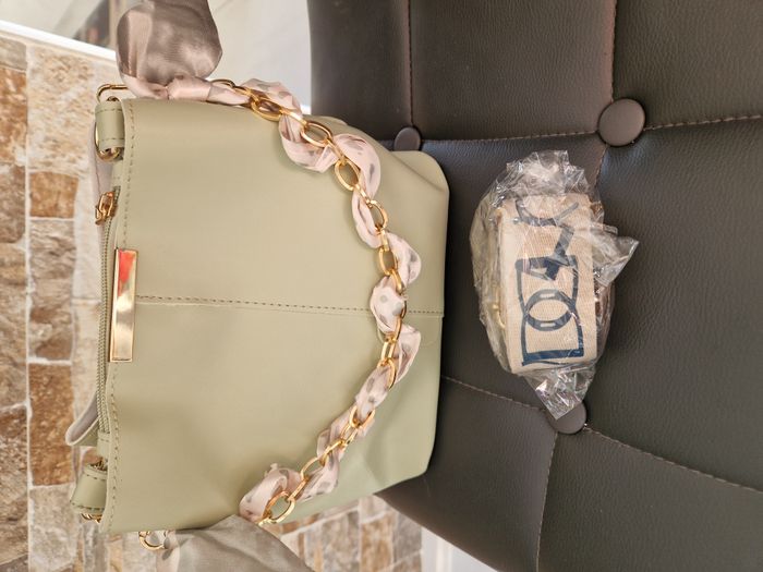 1 sac a main neuf couleur vert pale