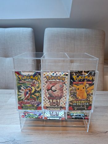 Distributeur pour boosters Pokémon ou autres TCG modèles 3 slots en acrylique premium