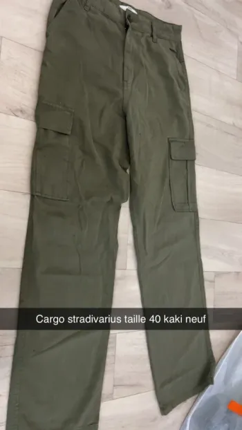 Cargo stradivarius kaki taille 40 neuf