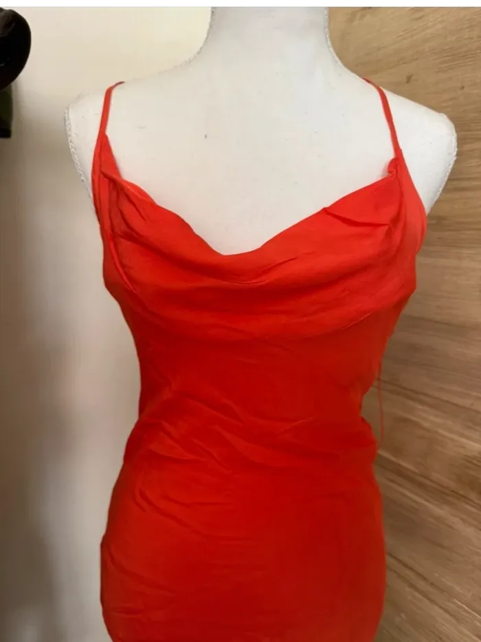 Robe satinée rouge – H&M – Taille XS - photo numéro 2
