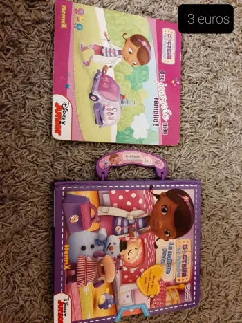 2 livres dr Peluche Disney Juniors