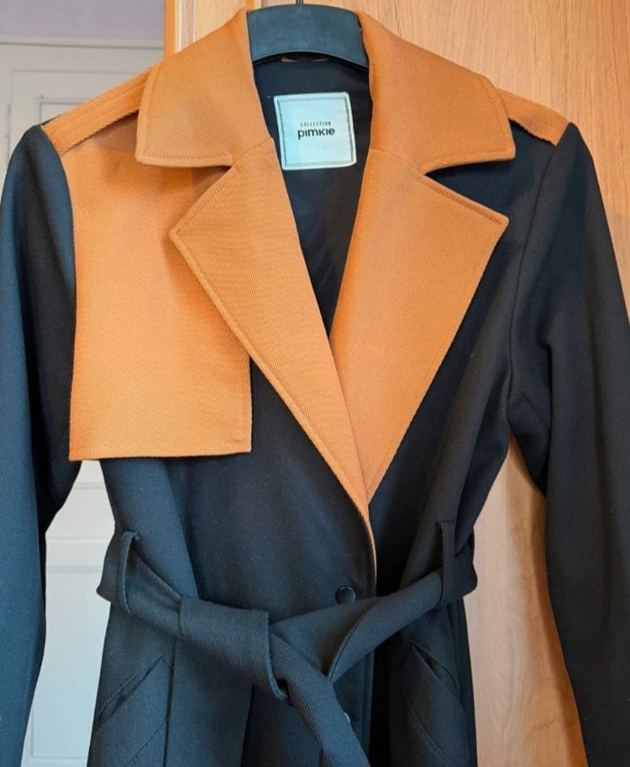 Trench long bicolore – Noir & camel, élégance architecturée - photo numéro 2