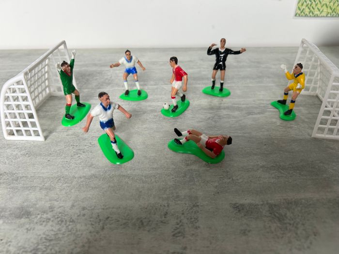 personnages et cage de football jeu ou décoration gâteau