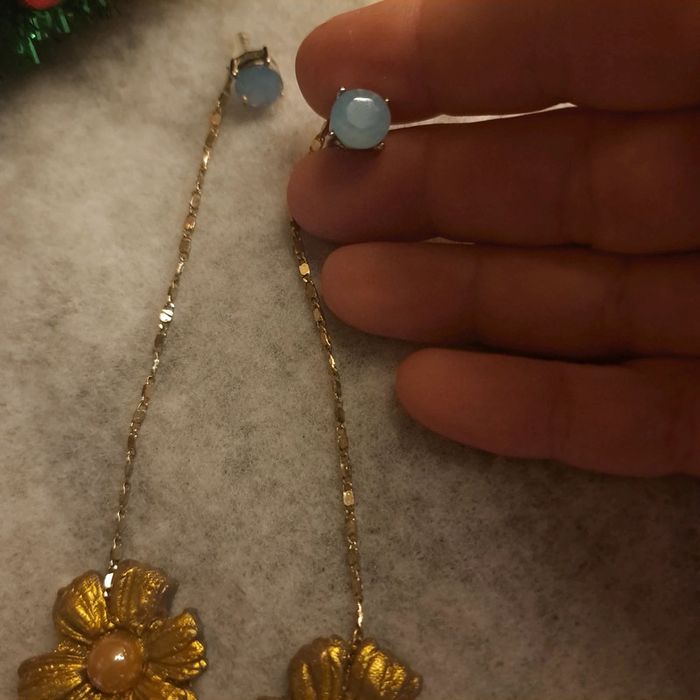 Boucles d'oreilles pendante avec pâte polymere fleur doré - photo numéro 4