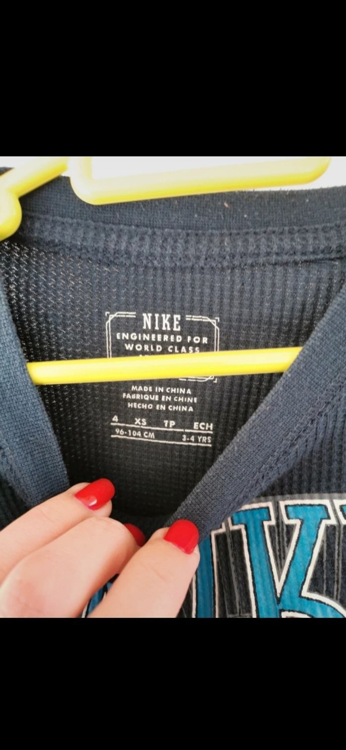 Tee shirt Nike 4/5 ans - photo numéro 3