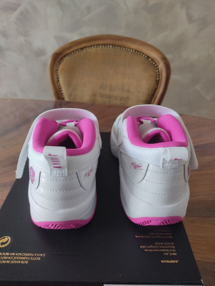 Baskets Jordan max aura 6 T 33 - photo numéro 5