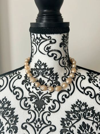 Joli collier en perles roses doré et argenté