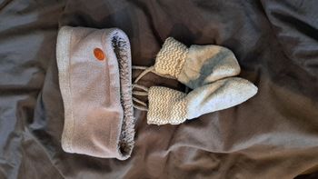 Ensemble tour de cou + gants bébé
