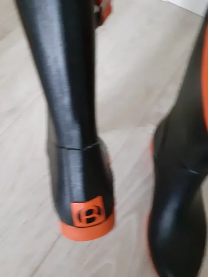 Bottes de pluie noire et rouge marque By Only. - photo numéro 3
