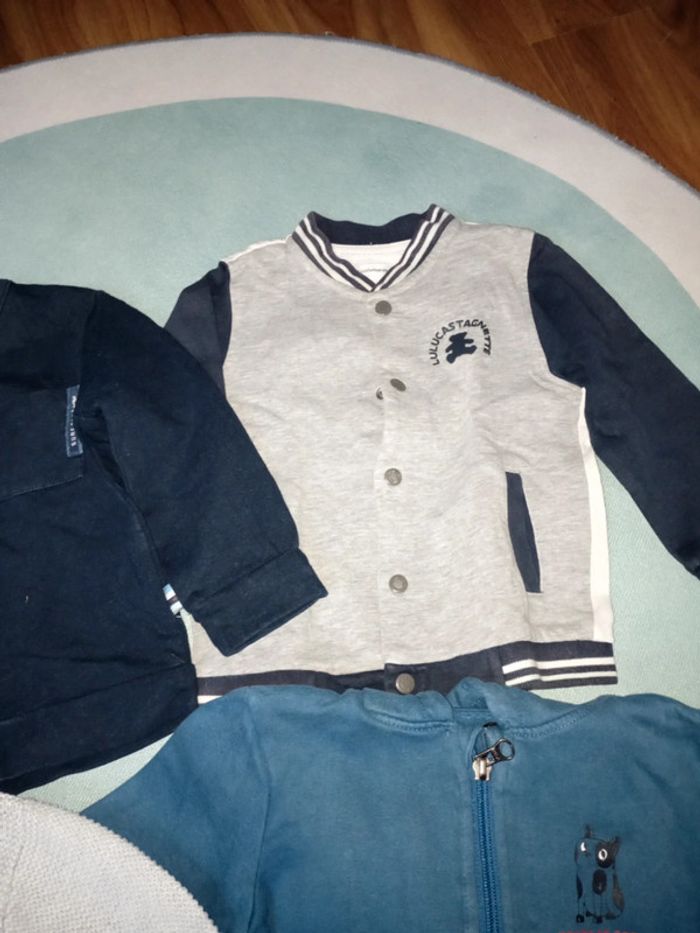 Lot 5 gilets 18 mois - photo numéro 3
