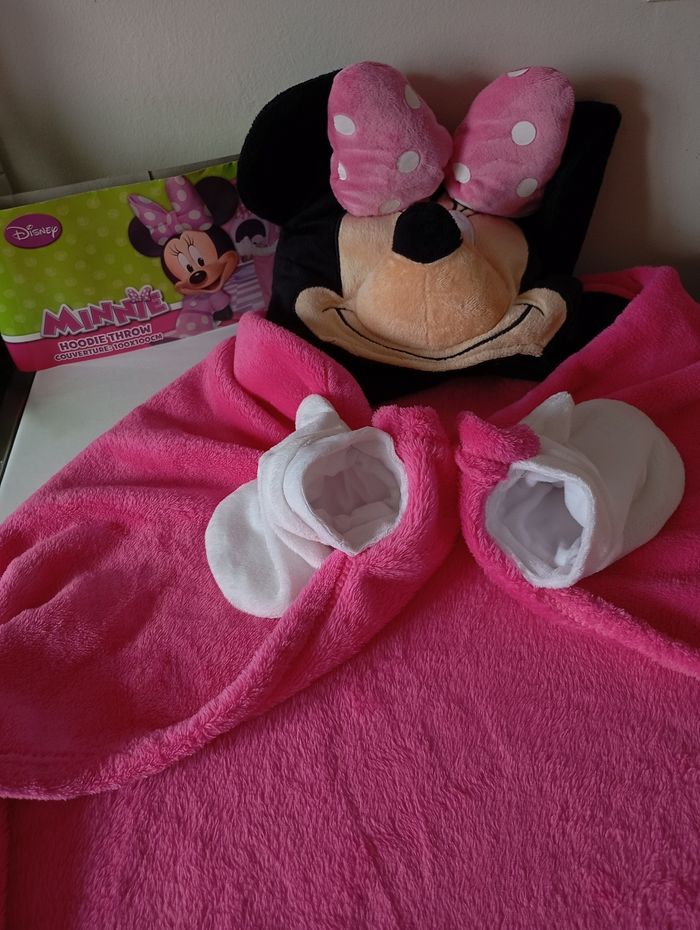 Couverture plaid cape douce . Rose Vif .Disney Minnie Mouse. 100x100 cm. État neuf - photo numéro 4
